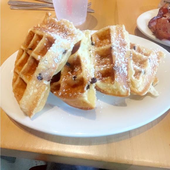 Profile Picture of Josie Foster (@josiefoster257) on Poshmark