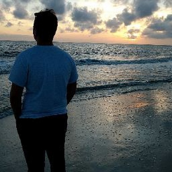 Profile Picture of Finn Jones (@finn_jones) on Poshmark