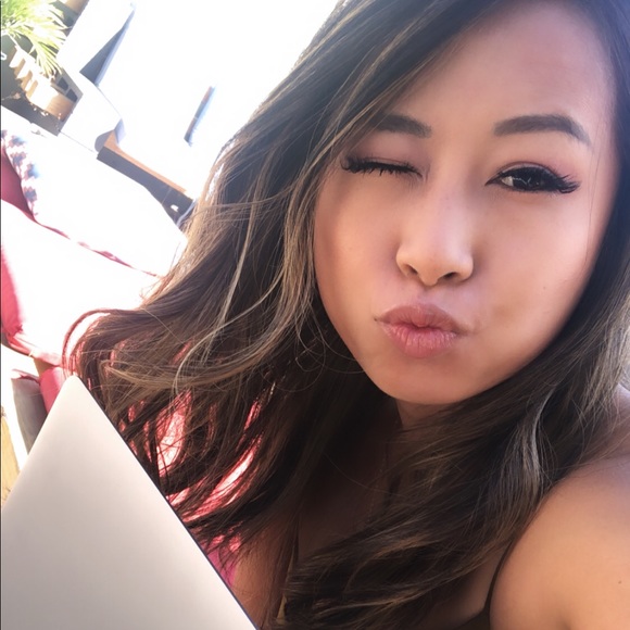 Profile Picture of Loretta So (@soloretta) on Poshmark