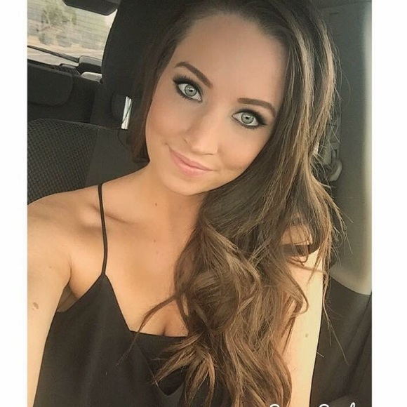 Profile Picture of Christine Leverette (@cleverette0427) on Poshmark