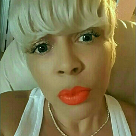 Profile Picture of Arkeeta Hagins (@arkeeta) on Poshmark