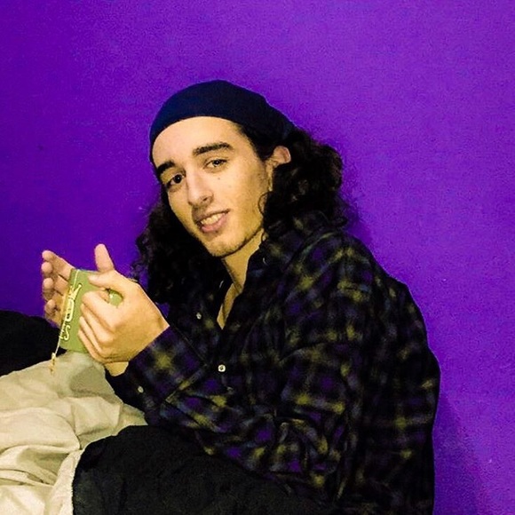 Finn Dearwester - Poshmark Profile Picture of Finn Dearwester (@vaetta) on Poshmark