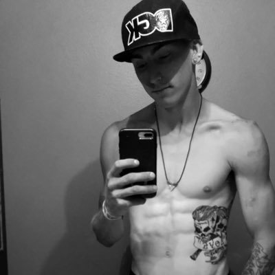 Profile Picture of Jared Garrison (@snkbte2003) on Twitter