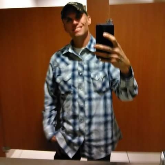 Profile Picture of David Barlow (@toughredneck) on Poshmark