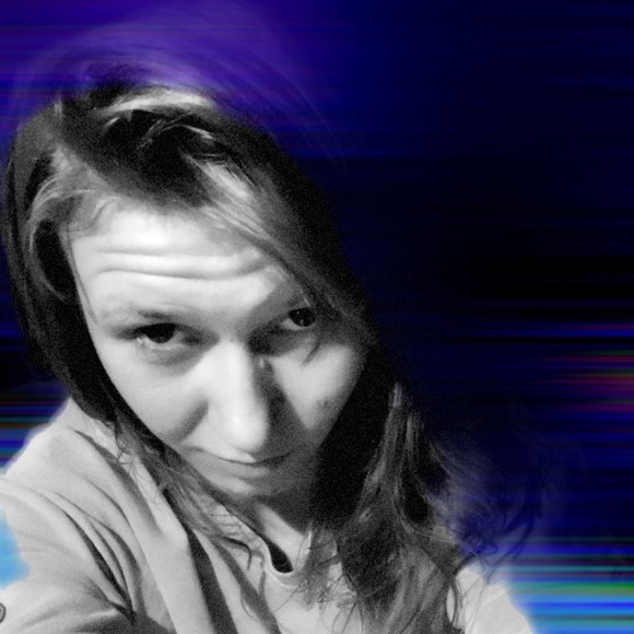 Profile Picture of Amberly Stevison (@sunshinechkn) on Poshmark