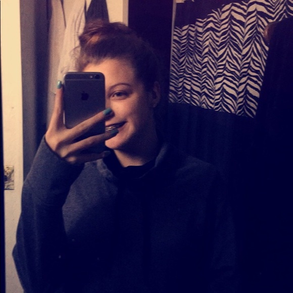 Profile Picture of Cali Mazzone (@_cmazzone) on Poshmark