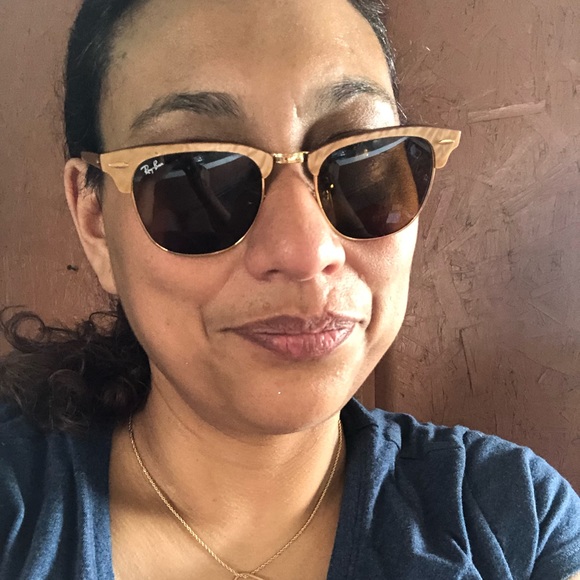 Profile Picture of Daniella Alvarez (@daniella1476) on Poshmark