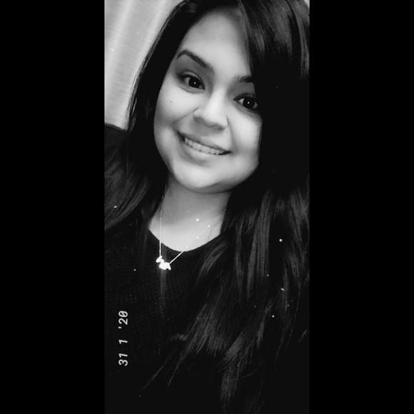 Profile Picture of Cintya Dedios (@cintya90) on Poshmark