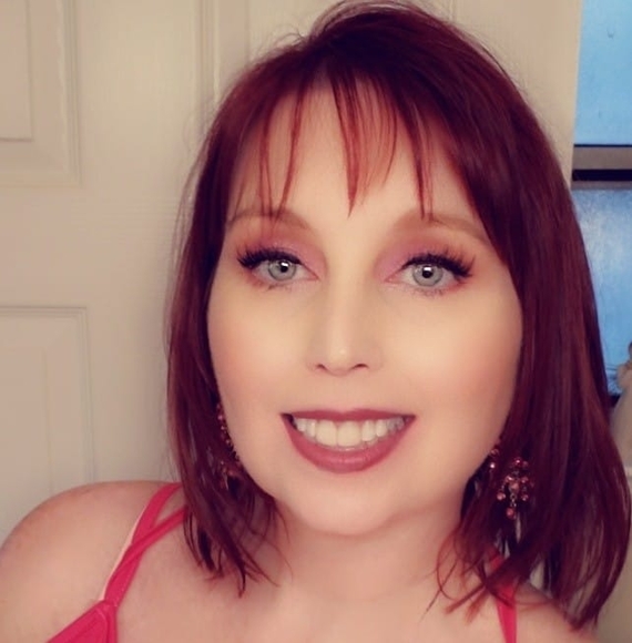 Profile Picture of Amy Holt (@angelduv) on Poshmark