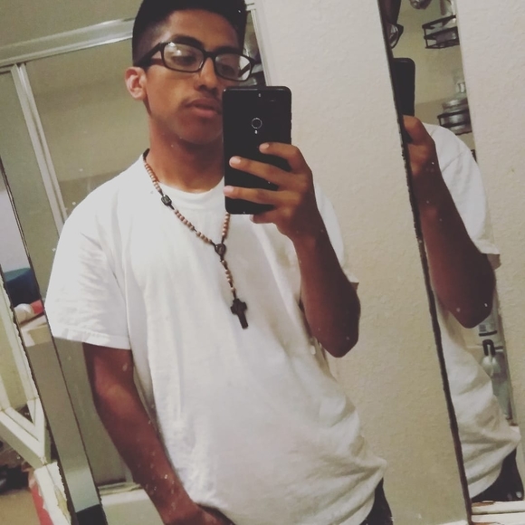 Profile Picture of Fernando Rosales (@frosales17) on Poshmark