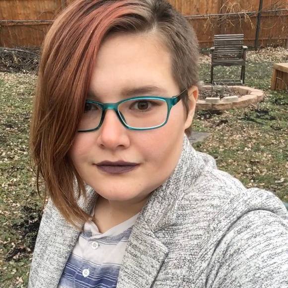 Profile Picture of Heather Mulick (@heathermulick) on Poshmark