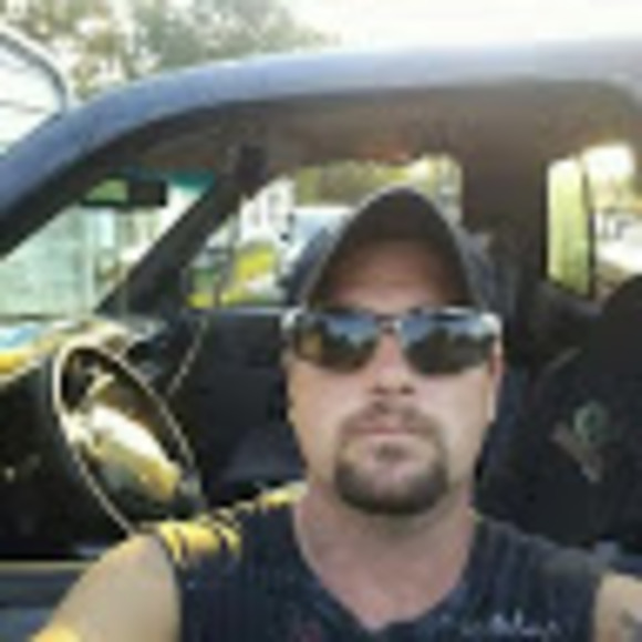 Profile Picture of Michael Stamper (@michaelstamp746) on Poshmark