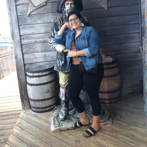 Profile Picture of Erika Camarillo (@ecami2319) on Poshmark