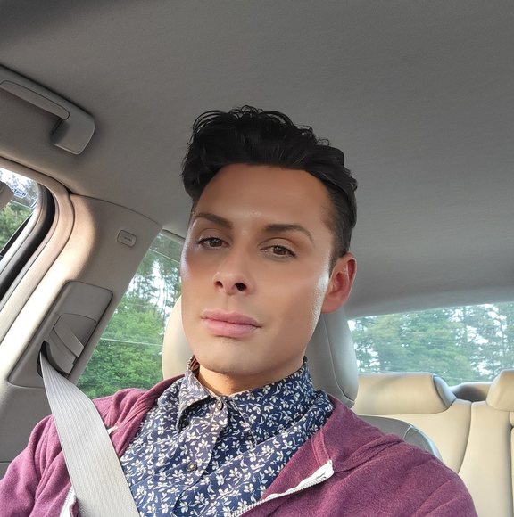 Profile Picture of Christopher Ernster (@chrisernster) on Poshmark