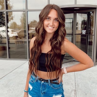 Profile Picture of Anna Lesser (@anna_lesser) on Twitter