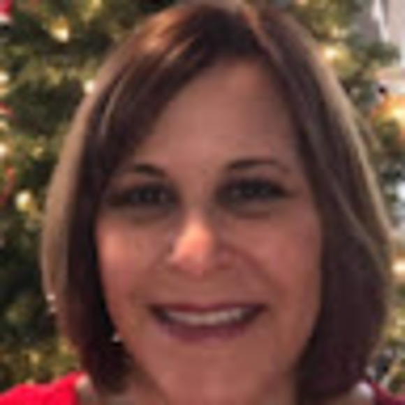 Profile Picture of Susan Dainis (@susandainis) on Poshmark