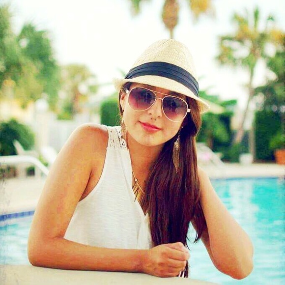 Profile Picture of Lorena Mena (@lore934) on Poshmark