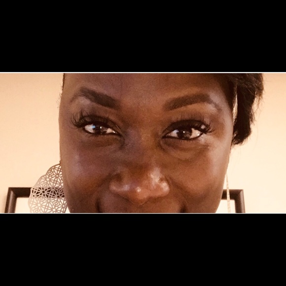 Profile Picture of Paula James (@paulajames718) on Poshmark