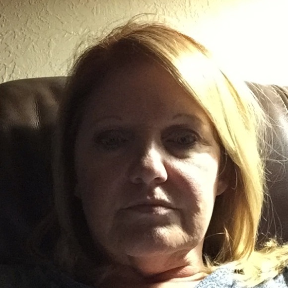 Profile Picture of Nancy Ross (@redgiraffe55) on Poshmark