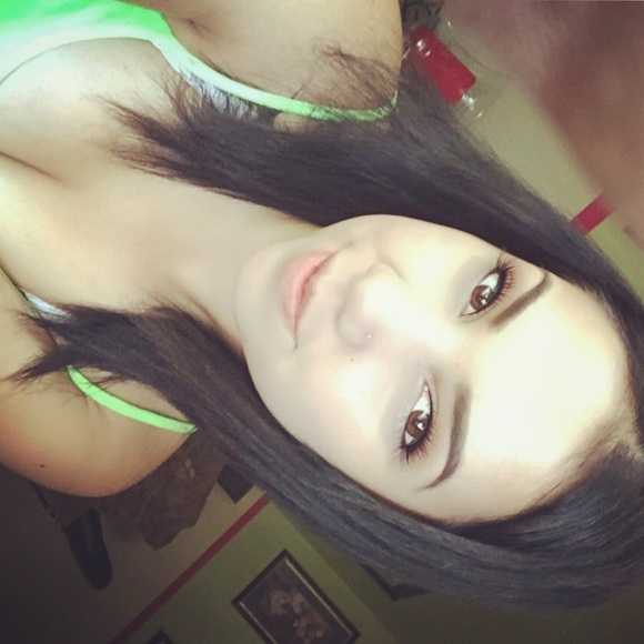 Profile Picture of Nora Alvarez (@nora23ariana) on Poshmark
