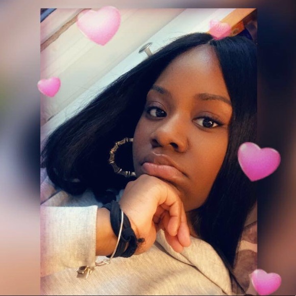 Profile Picture of Quinn Mciver (@quinndenise98) on Poshmark