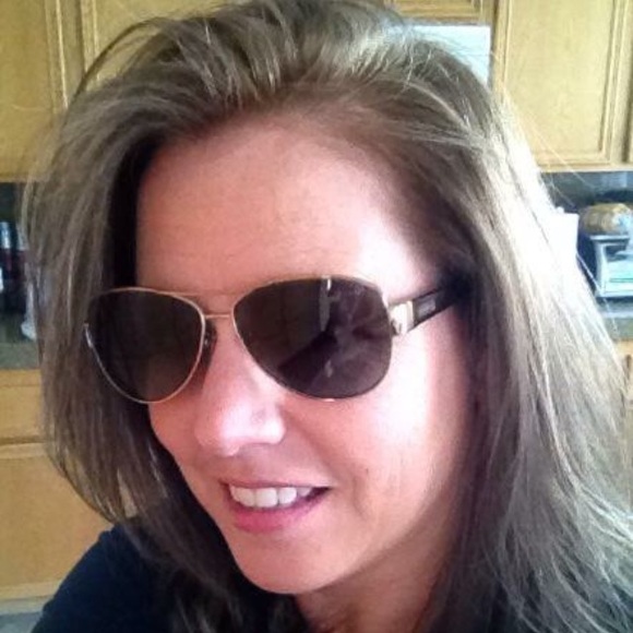 Profile Picture of Maureen Unkel (@momama19) on Poshmark