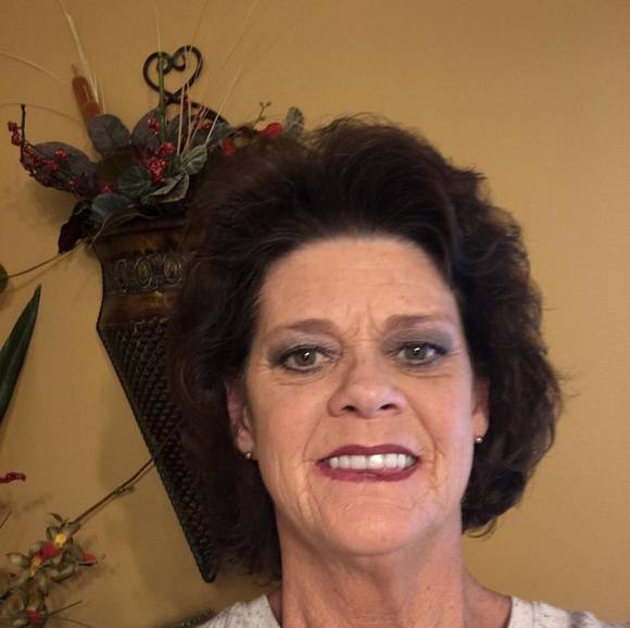 Profile Picture of Julia Hayes (@bamaj133) on Poshmark