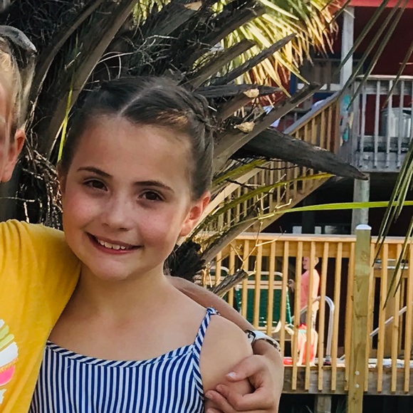 Profile Picture of Fj Cantrell (@thebeesknees18) on Poshmark