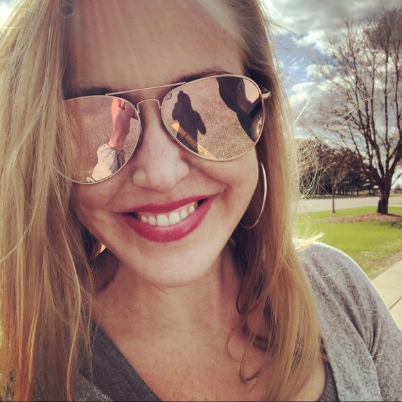 Profile Picture of Megan Adamczyk (@mega40187) on Poshmark