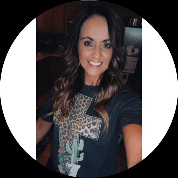 Profile Picture of Emily Paschke (@emilypaschke) on Poshmark