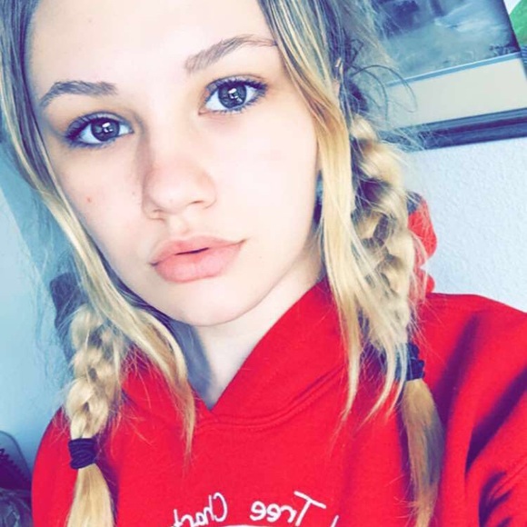 Profile Picture of Megara Glory (@megara2000) on Poshmark
