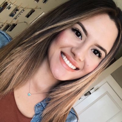 Profile Picture of Laurie Larsen (@laurieherrerax) on Twitter