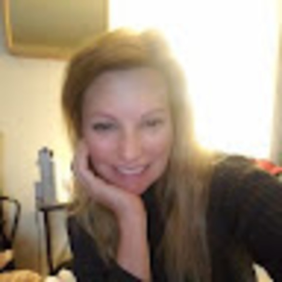 Profile Picture of Annette Wagner (@nettemhere) on Poshmark
