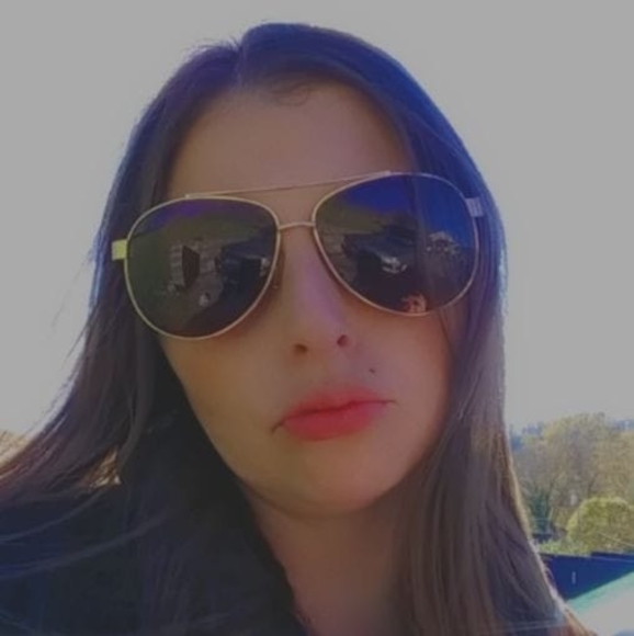 Profile Picture of Melissa Utter (@melissau33) on Poshmark