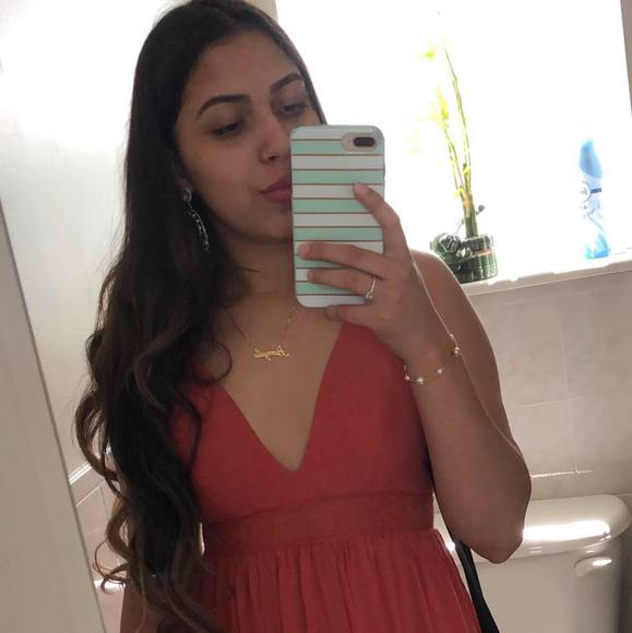 Profile Picture of Hemylle Perpétuo (@hemyllep) on Poshmark