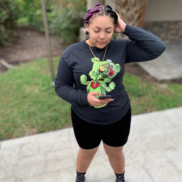 Profile Picture of Carliss Callahan (@sniperbabyx) on Poshmark