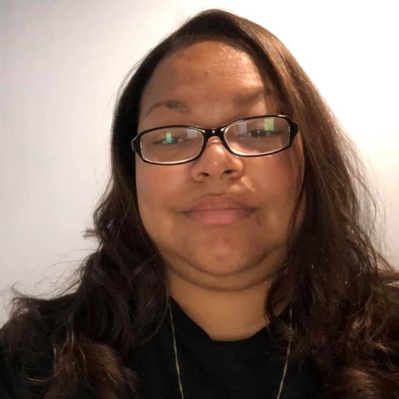 Profile Picture of Syndi Darius darrian (@dynisti3) on Poshmark