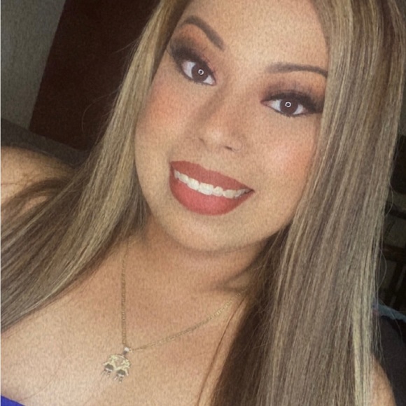 Profile Picture of Iris Cortez (@iris_u) on Poshmark