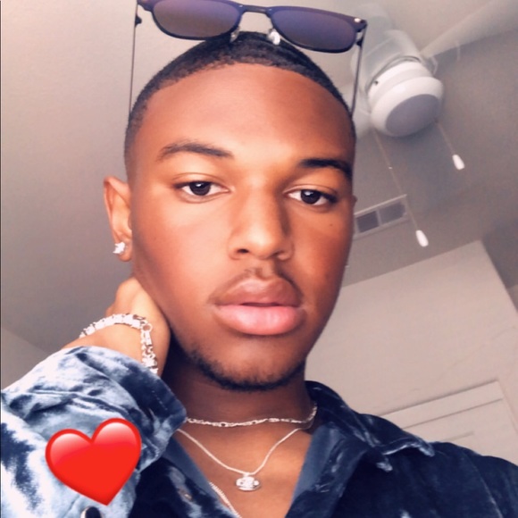 Profile Picture of Dorian Jones (@dorianones060) on Poshmark