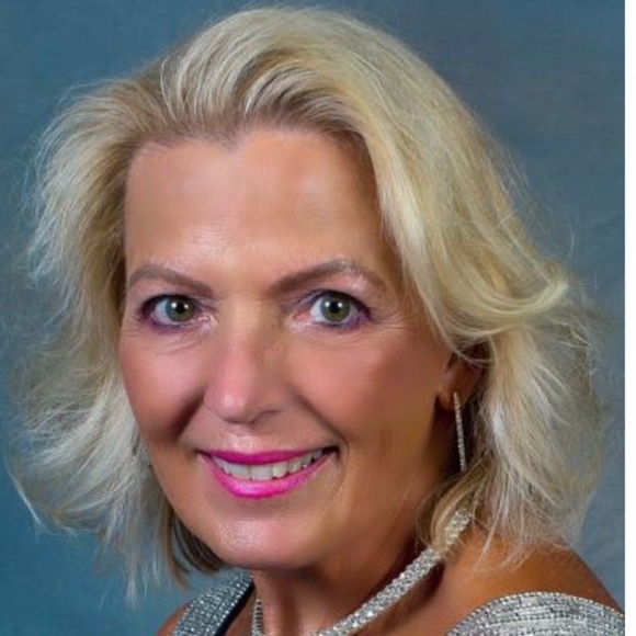 Profile Picture of Pam Degolyer (@pdegolyer) on Poshmark