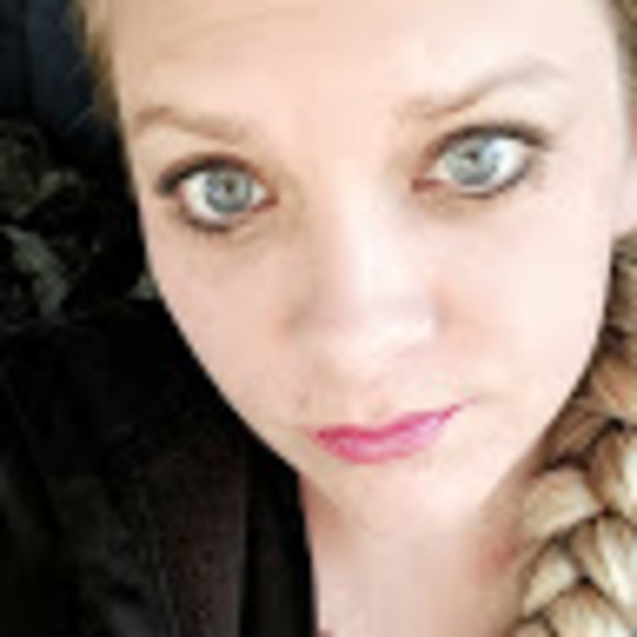 Profile Picture of Kim Rieck (@kimberlina710) on Poshmark