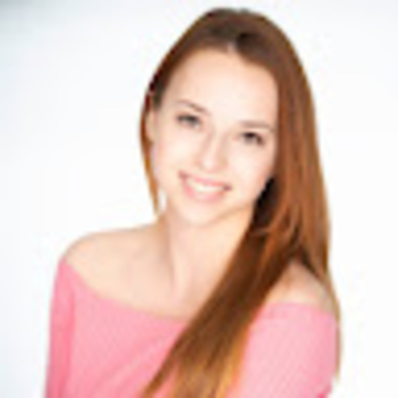 Profile Picture of Anna-sophie Keller (@miniuni13) on Poshmark