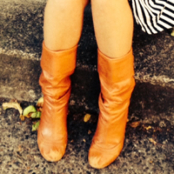 Profile Picture of Noel James (@bootswithfur) on Poshmark