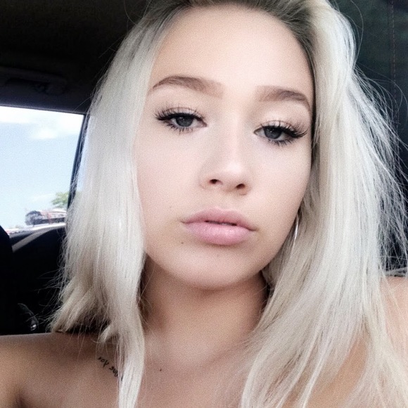 Profile Picture of Katie Ashley (@katieashley661) on Poshmark