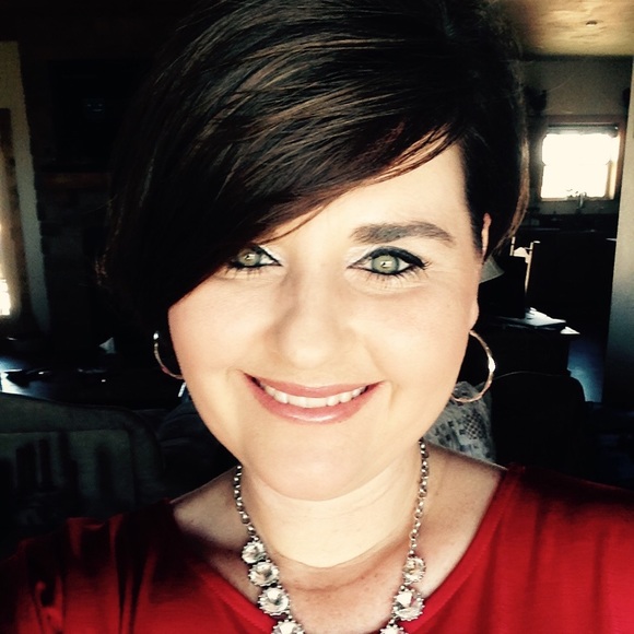 Profile Picture of Tonya Burris (@rayleen40) on Poshmark