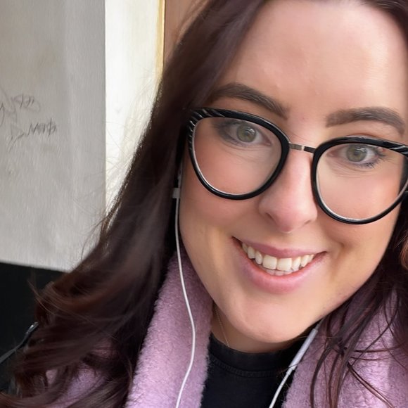 Profile Picture of Bianca Pratt (@biancapratt12) on Poshmark