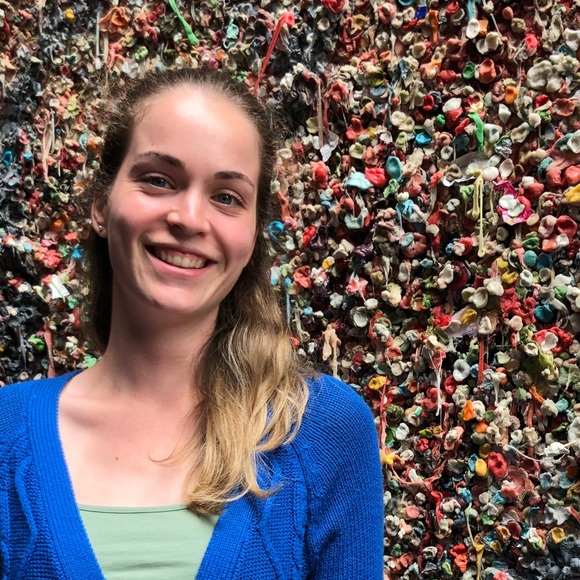 Profile Picture of Nicole Huffert (@nicoleh523) on Poshmark