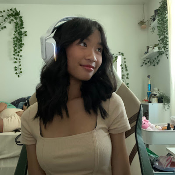 Profile Picture of Caeley Cabusbusan (@happywolfey123) on Poshmark