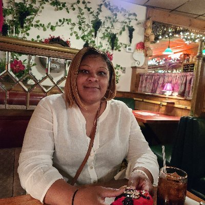 Profile Picture of Lisa Redding (@LisaRedding9) on Twitter