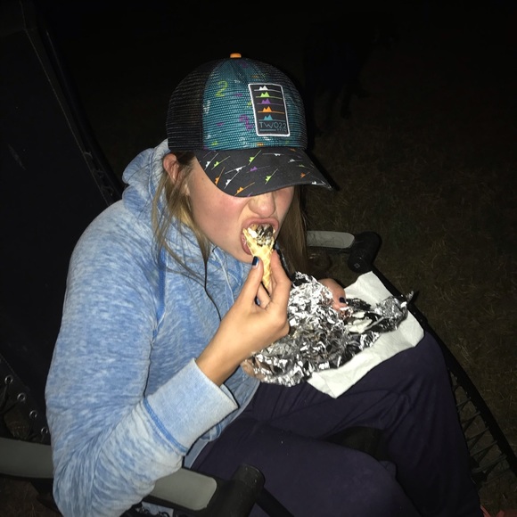 Profile Picture of Katey Borman (@kateyborman) on Poshmark